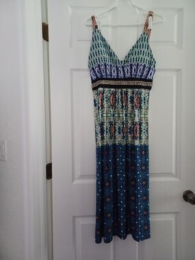Studio West Apparel Womrens Size M Bohemian Blue Patterned V-Neck Maxi Dress